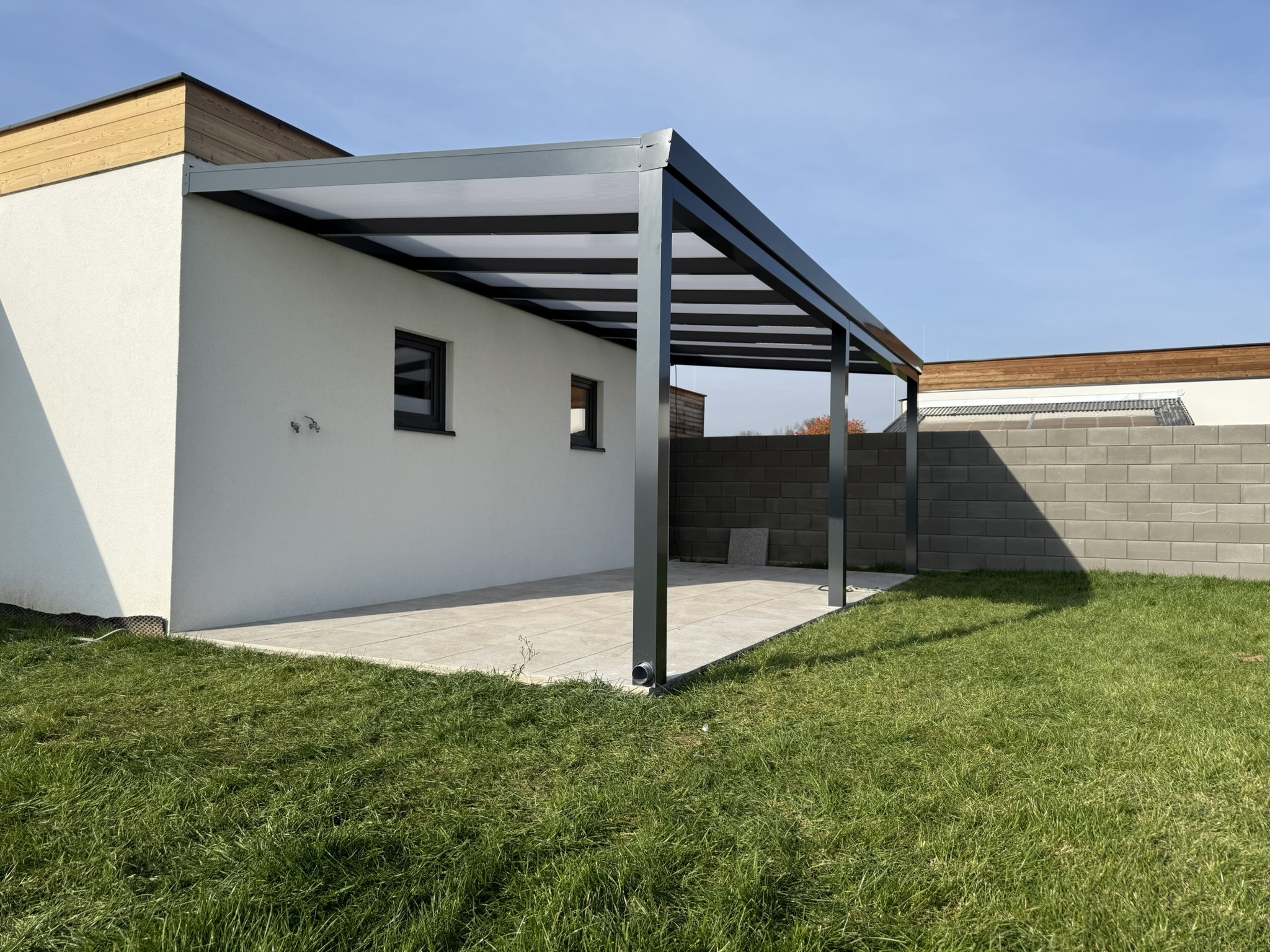 Celoroční využití terasy díky hliníkové pergole