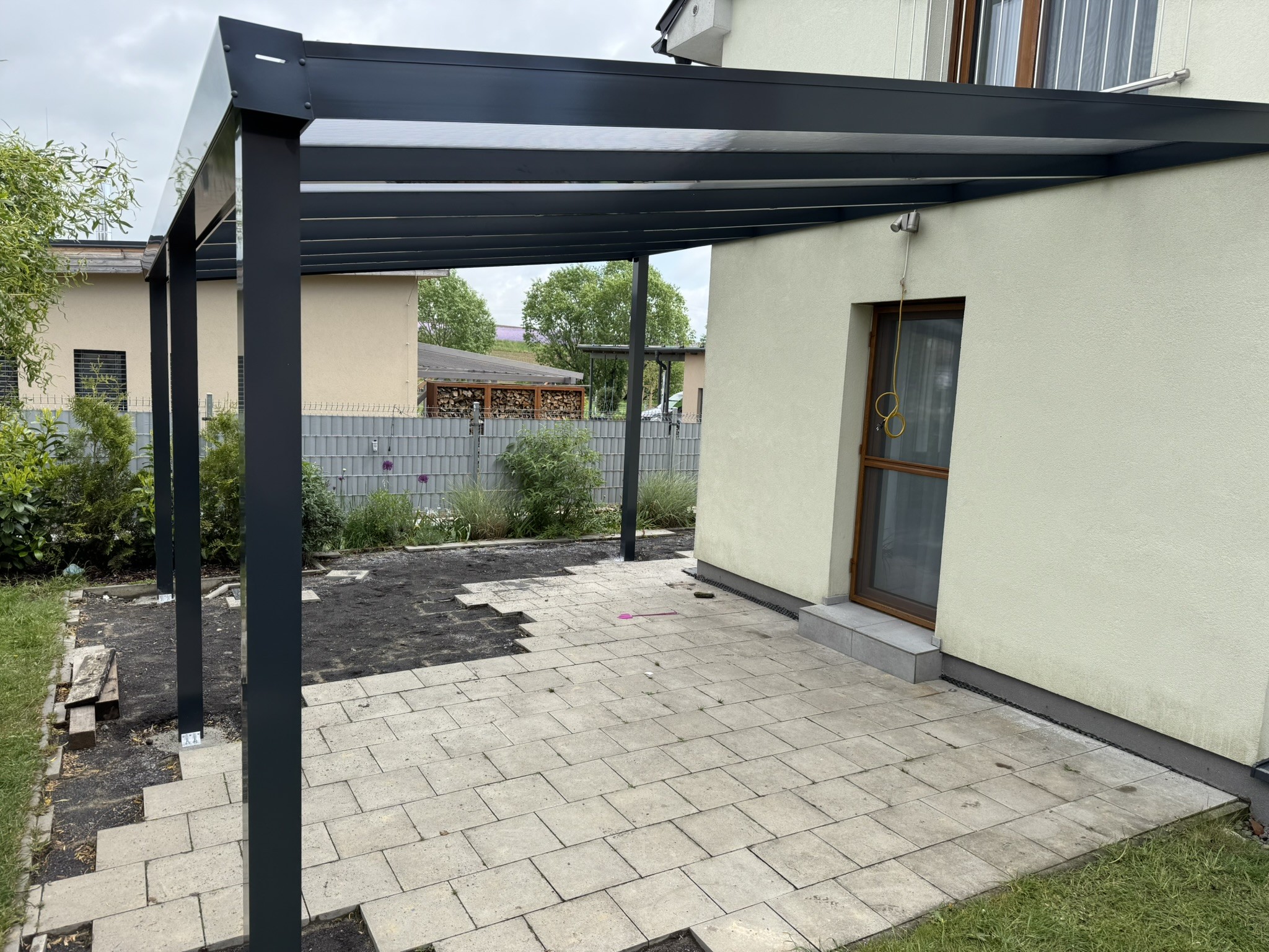 Hliníkové oplocení vs. klasické materiály: Které je nejlepší?