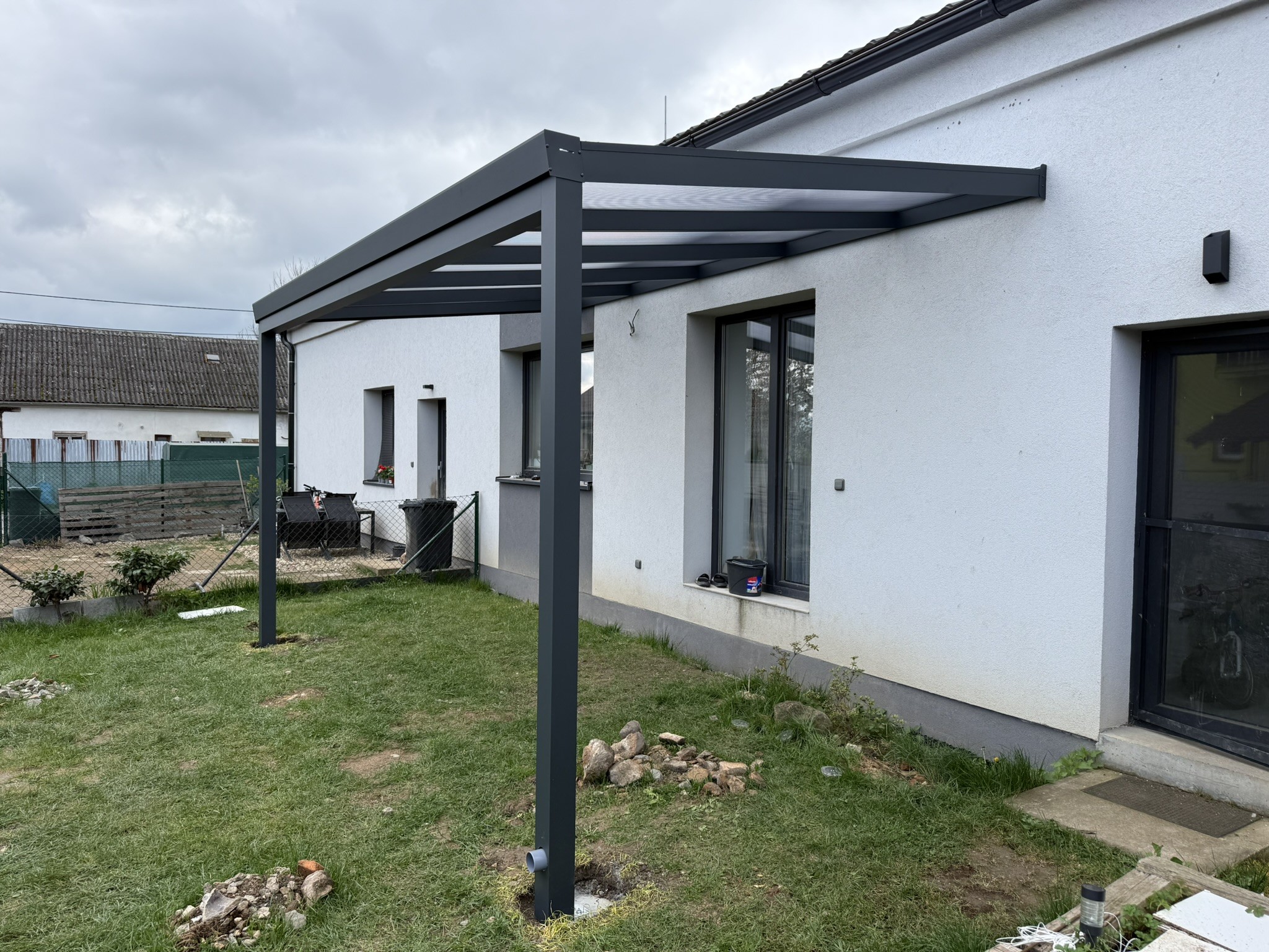 Kolik stojí hliníková pergola: Co ovlivňuje cenu a na čem záleží