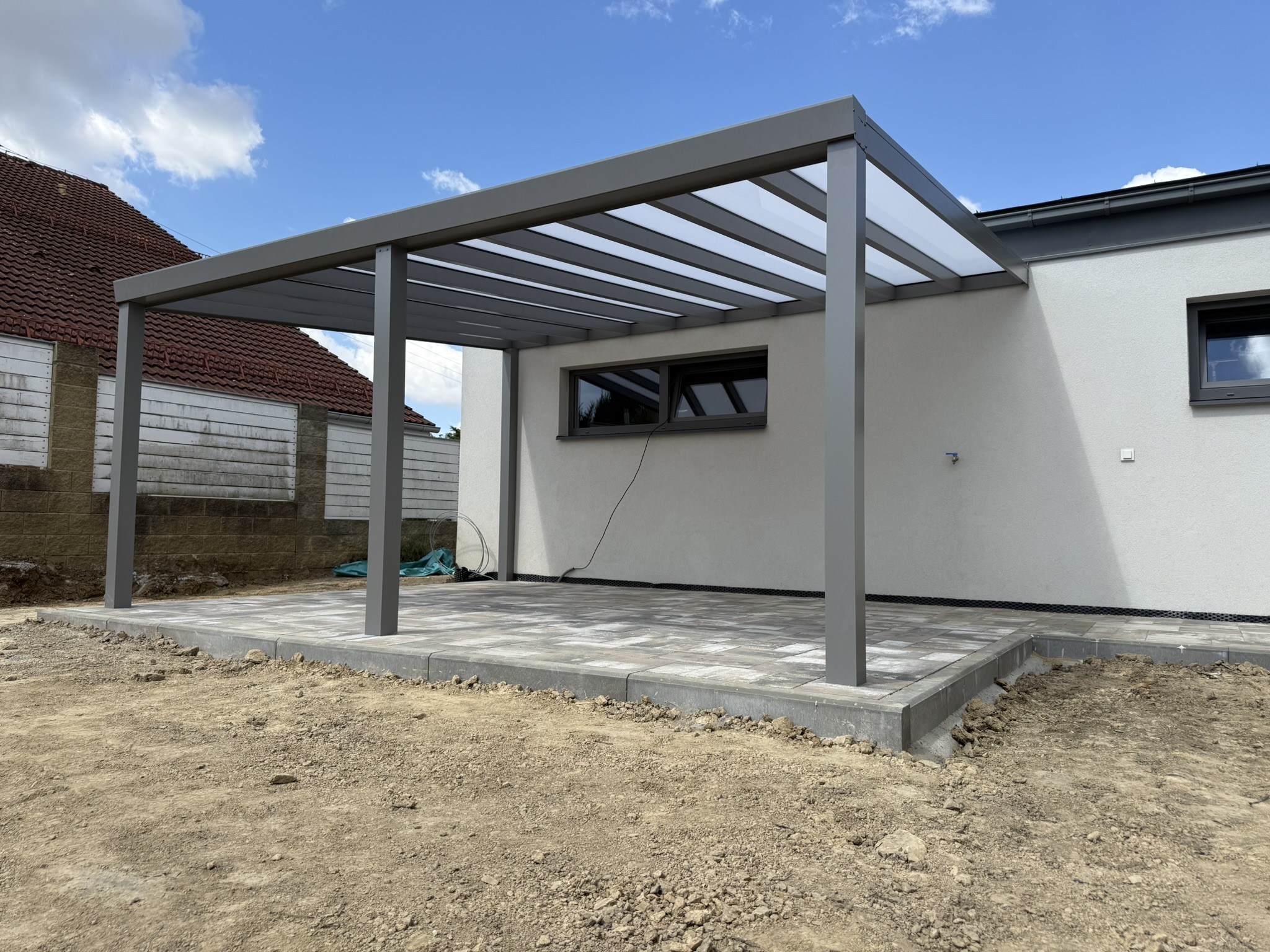 Pergola na malé terase – jak využít každý metr naplno