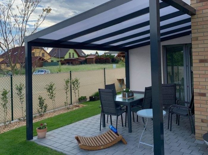 hliníková pergola černá