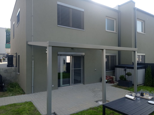 Hliníková pergola jako ideální řešení pro komerční prostory